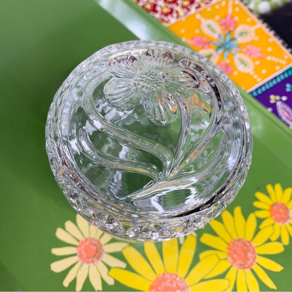 70s Avon Daisy Glass Footed Dish - Picture 2 of 8